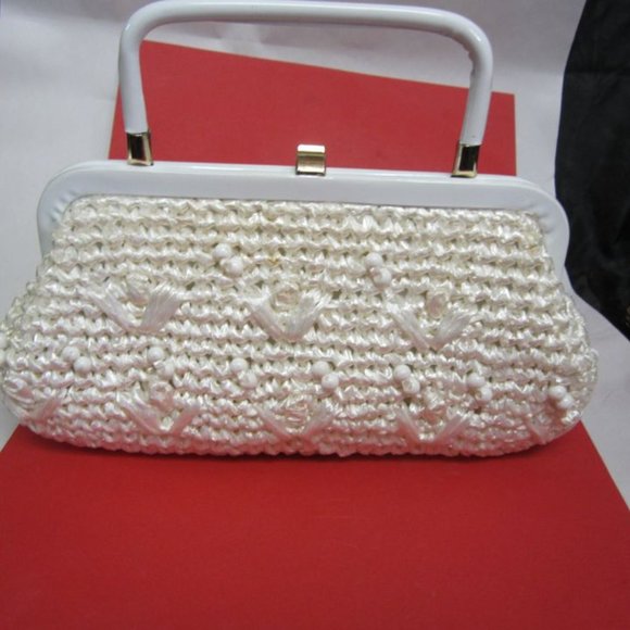 VINTAGE 50'S IVORY CROCHETED STRAW SMALL BAG W/METAL PAINTED HANDLE , VERY RETRO - Picture 3 of 11